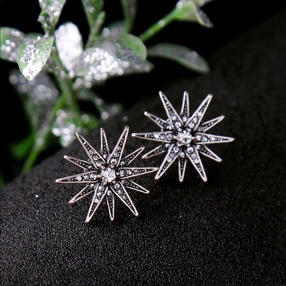 Jewelry - Antiqued Silver & Crystal Star Stud Earrings